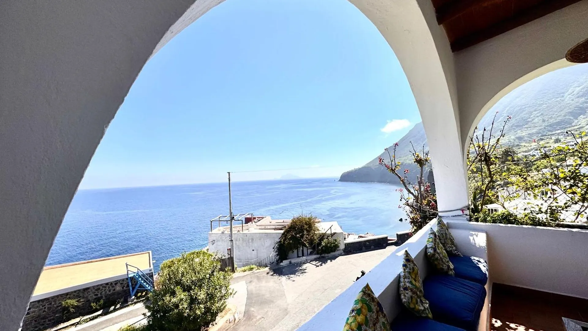 Casa Marina, Con Vista Mozzafiato Sulle Isole Eolie Villa Malfa  Italië